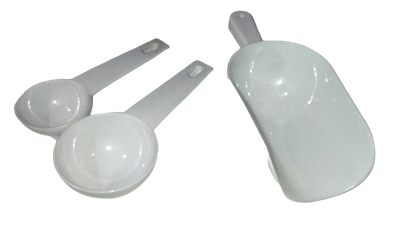 White 2.5oz measuring spoon and scoop set for popcorn machine