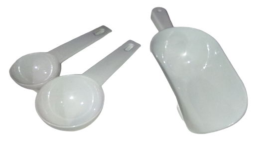 White 2.5oz measuring spoon and scoop set for popcorn machine